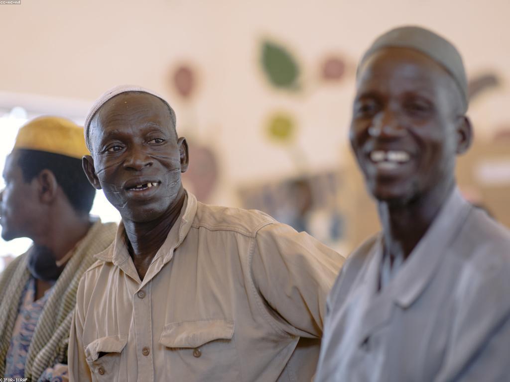 ឯកសារព័ត៌មាន: ការផ្លាស់ប្តូរ និង ការសំរេចចិត្ត